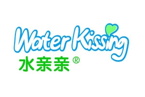 水親親（Water kissing）是深圳御品坊日用品有限公司的自由品牌。深圳御品坊日用品有限公司坐落于美麗的國際花園海濱城市-深圳，隸屬于御品坊國際集團(tuán)香港有限公司投資控股，創(chuàng)建于2003年，擁有自有20000平方米標(biāo)準(zhǔn)廠房、率先采用十萬級全空調(diào)（GMPC）無塵空間，進(jìn)口全自動生產(chǎn)線10條以上。